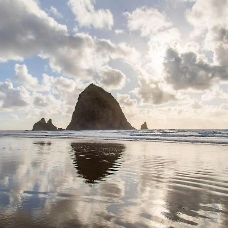 Cannon Beach Vibes, Steps To The Beach,Wifi,3 Full Bedroom En Suites With 3 Fireplaces,Near Downtown Экстерьер фото