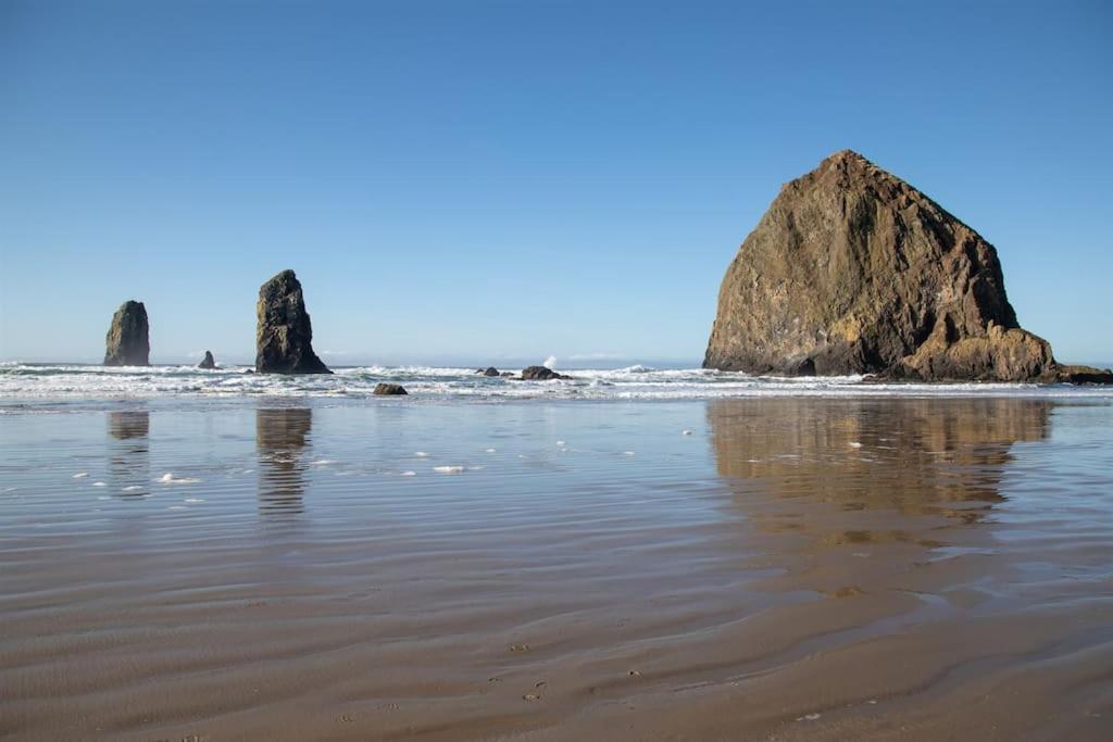 Cannon Beach Vibes, Steps To The Beach,Wifi,3 Full Bedroom En Suites With 3 Fireplaces,Near Downtown Экстерьер фото